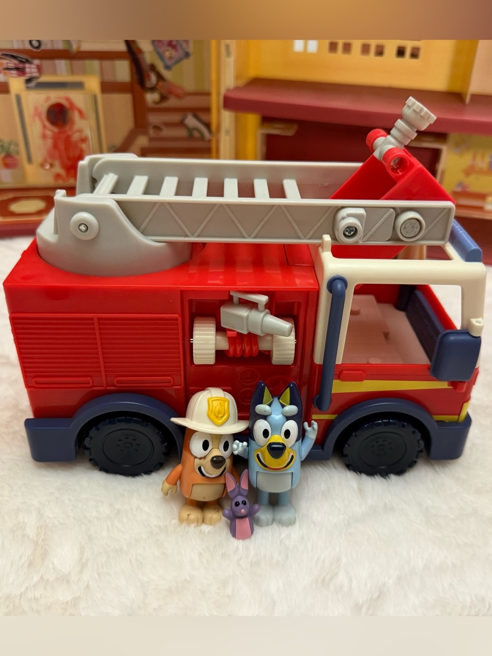 Bluey Firetruck Toy with Firefighter Bingo, Bob Bilby,Bluey Figures. Age 3+